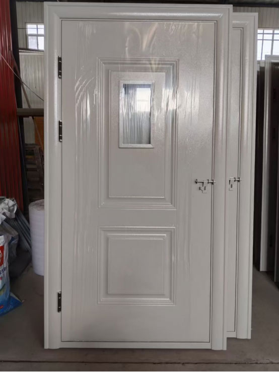 新和学校教室门