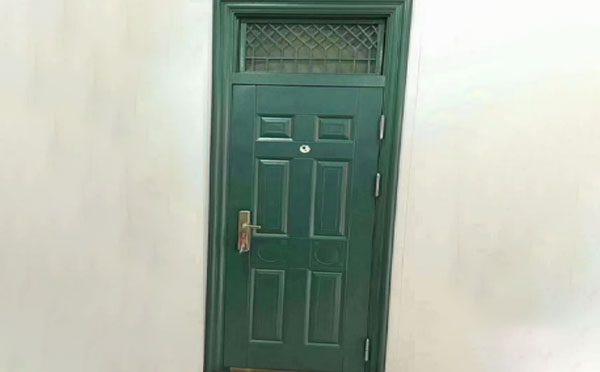 新和学校教室门