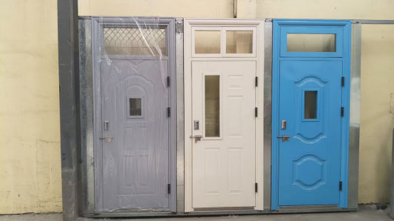 新和学校教室门