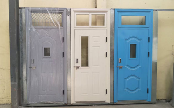 新和学校教室门