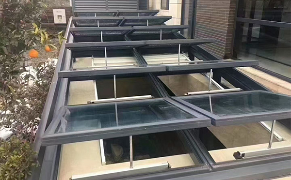 某轨道交通车辆维修车间新和排烟窗应用