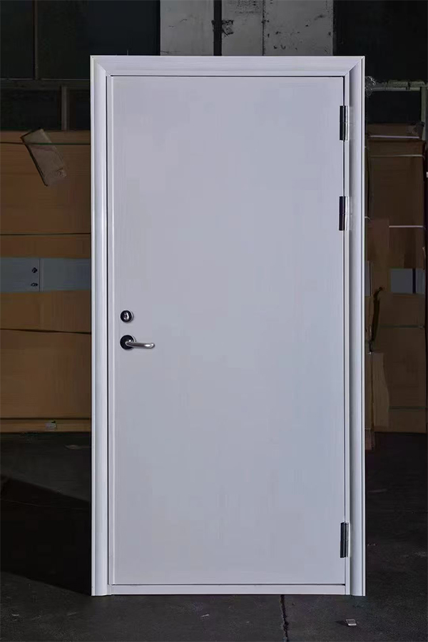 社区活动中心加装新和防火门保障居民安全